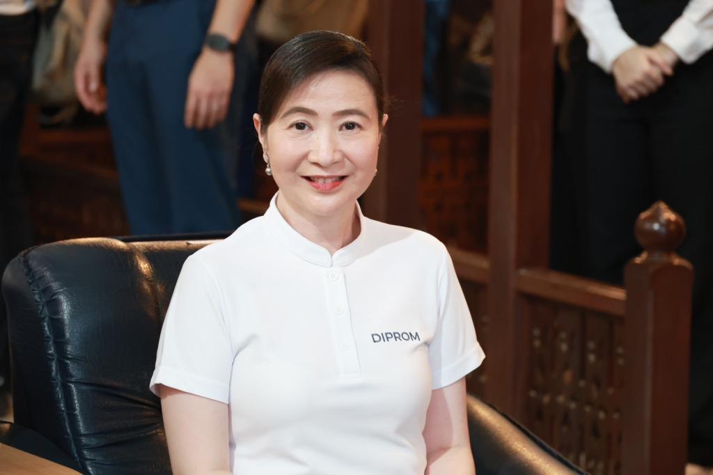 กระทรวงอุตฯ ลุยพื้นที่สุพรรณฯ เดินเกมอุตสาหกรรมไทย หนุนดีพร้อมใช้ DIPROM ITC เปิดทาง SMEs เข้าถึง “เทคโนโลยีเครื่องจักรพัฒนาสินค้า ที่ปรึกษา เงินทุน” พร้อมเปิดตัวโรงงานผลิตต้นแบบ “8 – พร้อม – พัฒน์” ต่อยอดสินค้าไทยสู่ตลาดโลก