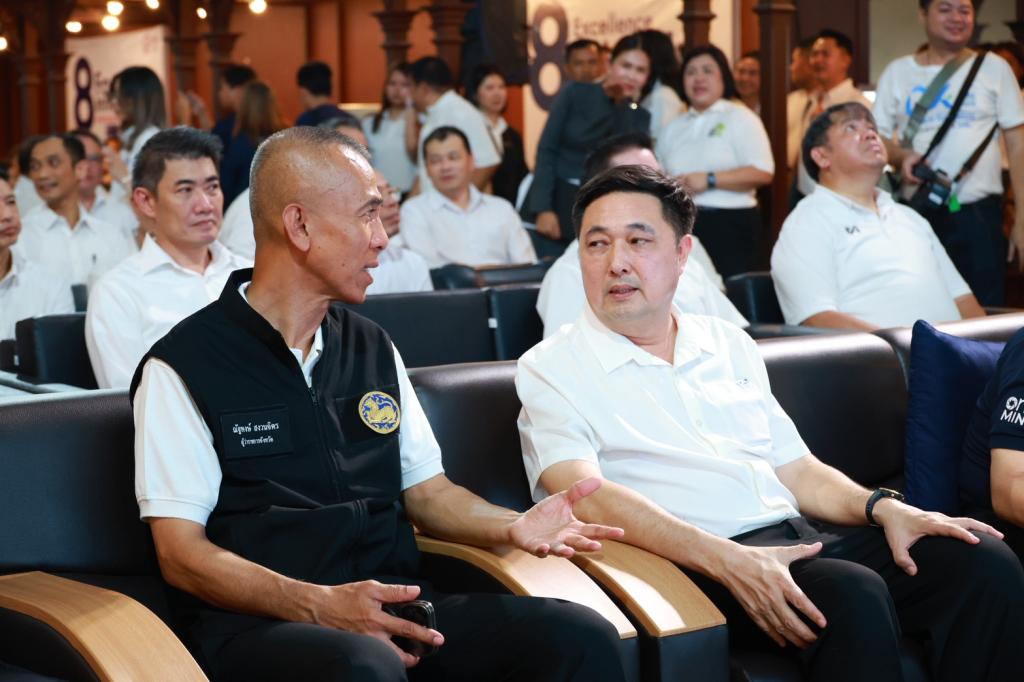 กระทรวงอุตฯ ลุยพื้นที่สุพรรณฯ เดินเกมอุตสาหกรรมไทย หนุนดีพร้อมใช้ DIPROM ITC เปิดทาง SMEs เข้าถึง “เทคโนโลยีเครื่องจักรพัฒนาสินค้า ที่ปรึกษา เงินทุน” พร้อมเปิดตัวโรงงานผลิตต้นแบบ “8 – พร้อม – พัฒน์” ต่อยอดสินค้าไทยสู่ตลาดโลก