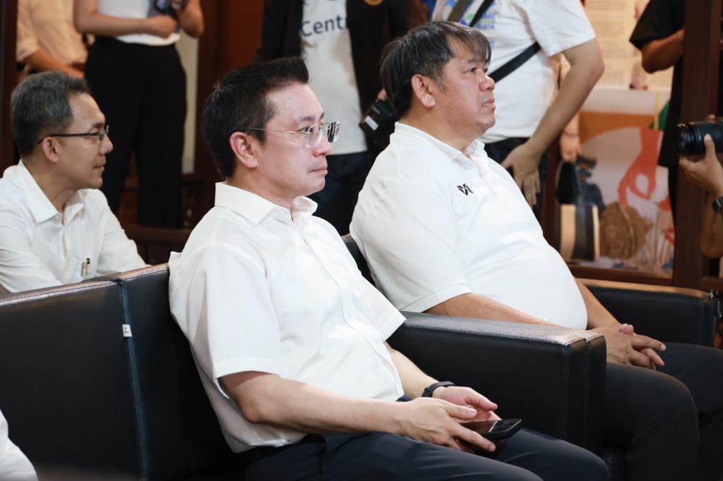 กระทรวงอุตฯ ลุยพื้นที่สุพรรณฯ เดินเกมอุตสาหกรรมไทย หนุนดีพร้อมใช้ DIPROM ITC เปิดทาง SMEs เข้าถึง “เทคโนโลยีเครื่องจักรพัฒนาสินค้า ที่ปรึกษา เงินทุน” พร้อมเปิดตัวโรงงานผลิตต้นแบบ “8 – พร้อม – พัฒน์” ต่อยอดสินค้าไทยสู่ตลาดโลก