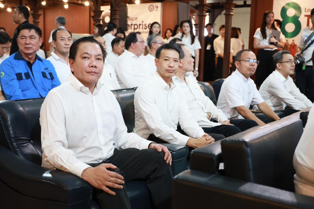 กระทรวงอุตฯ ลุยพื้นที่สุพรรณฯ เดินเกมอุตสาหกรรมไทย หนุนดีพร้อมใช้ DIPROM ITC เปิดทาง SMEs เข้าถึง “เทคโนโลยีเครื่องจักรพัฒนาสินค้า ที่ปรึกษา เงินทุน” พร้อมเปิดตัวโรงงานผลิตต้นแบบ “8 – พร้อม – พัฒน์” ต่อยอดสินค้าไทยสู่ตลาดโลก