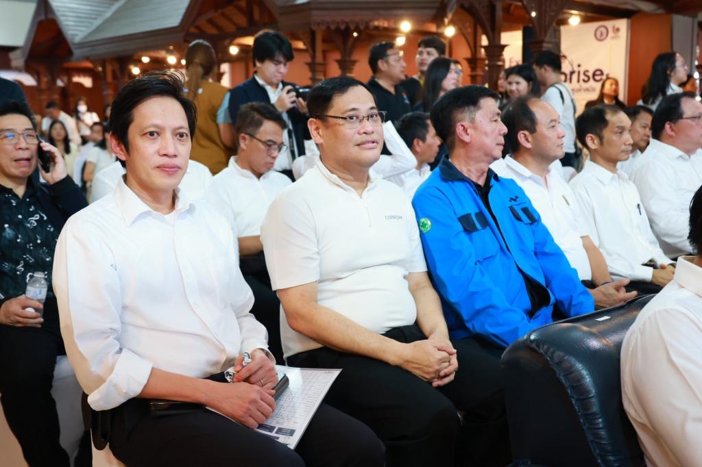 กระทรวงอุตฯ ลุยพื้นที่สุพรรณฯ เดินเกมอุตสาหกรรมไทย หนุนดีพร้อมใช้ DIPROM ITC เปิดทาง SMEs เข้าถึง “เทคโนโลยีเครื่องจักรพัฒนาสินค้า ที่ปรึกษา เงินทุน” พร้อมเปิดตัวโรงงานผลิตต้นแบบ “8 – พร้อม – พัฒน์” ต่อยอดสินค้าไทยสู่ตลาดโลก