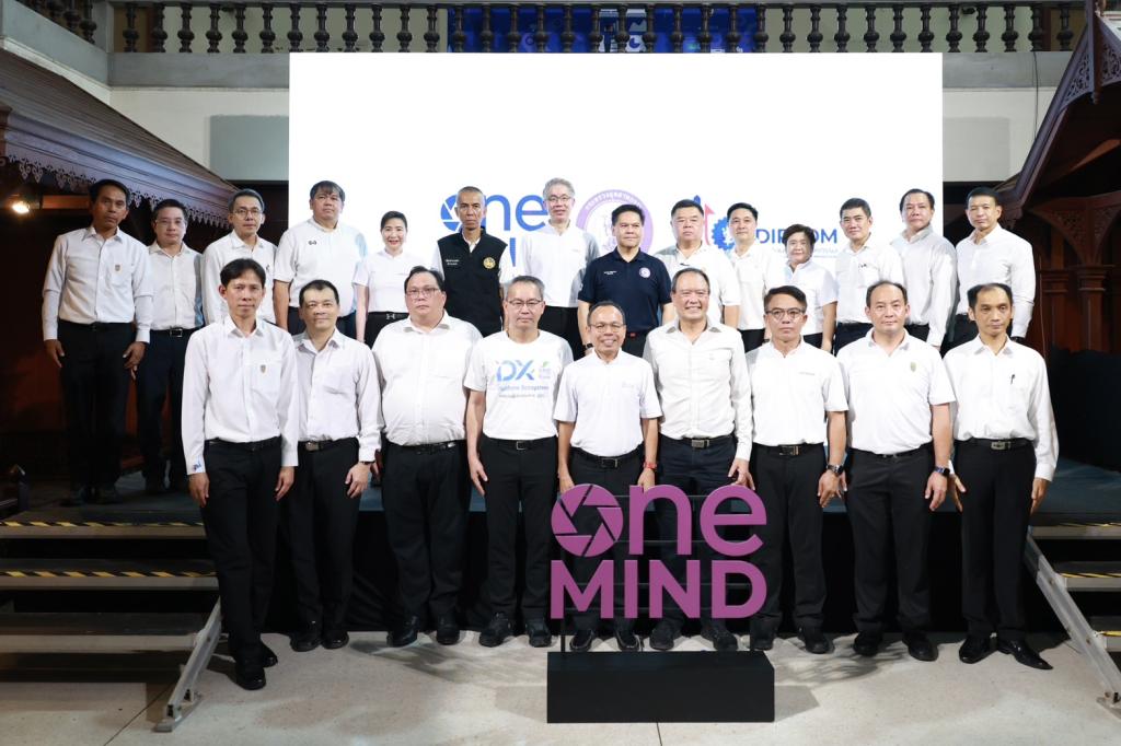 กระทรวงอุตฯ ลุยพื้นที่สุพรรณฯ เดินเกมอุตสาหกรรมไทย หนุนดีพร้อมใช้ DIPROM ITC เปิดทาง SMEs เข้าถึง “เทคโนโลยีเครื่องจักรพัฒนาสินค้า ที่ปรึกษา เงินทุน” พร้อมเปิดตัวโรงงานผลิตต้นแบบ “8 – พร้อม – พัฒน์” ต่อยอดสินค้าไทยสู่ตลาดโลก