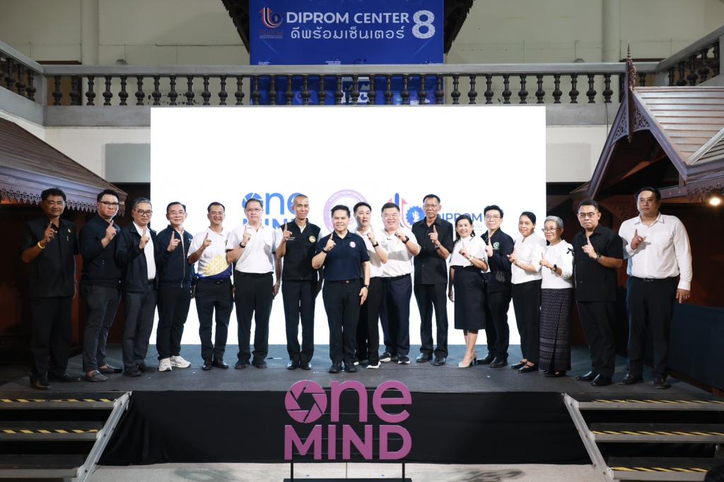 กระทรวงอุตฯ ลุยพื้นที่สุพรรณฯ เดินเกมอุตสาหกรรมไทย หนุนดีพร้อมใช้ DIPROM ITC เปิดทาง SMEs เข้าถึง “เทคโนโลยีเครื่องจักรพัฒนาสินค้า ที่ปรึกษา เงินทุน” พร้อมเปิดตัวโรงงานผลิตต้นแบบ “8 – พร้อม – พัฒน์” ต่อยอดสินค้าไทยสู่ตลาดโลก