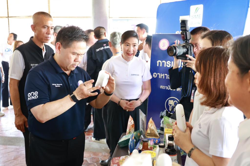 กระทรวงอุตฯ ลุยพื้นที่สุพรรณฯ เดินเกมอุตสาหกรรมไทย หนุนดีพร้อมใช้ DIPROM ITC เปิดทาง SMEs เข้าถึง “เทคโนโลยีเครื่องจักรพัฒนาสินค้า ที่ปรึกษา เงินทุน” พร้อมเปิดตัวโรงงานผลิตต้นแบบ “8 – พร้อม – พัฒน์” ต่อยอดสินค้าไทยสู่ตลาดโลก