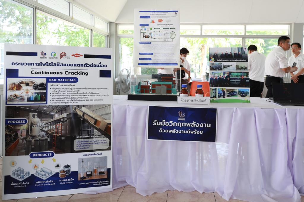 กระทรวงอุตฯ ลุยพื้นที่สุพรรณฯ เดินเกมอุตสาหกรรมไทย หนุนดีพร้อมใช้ DIPROM ITC เปิดทาง SMEs เข้าถึง “เทคโนโลยีเครื่องจักรพัฒนาสินค้า ที่ปรึกษา เงินทุน” พร้อมเปิดตัวโรงงานผลิตต้นแบบ “8 – พร้อม – พัฒน์” ต่อยอดสินค้าไทยสู่ตลาดโลก