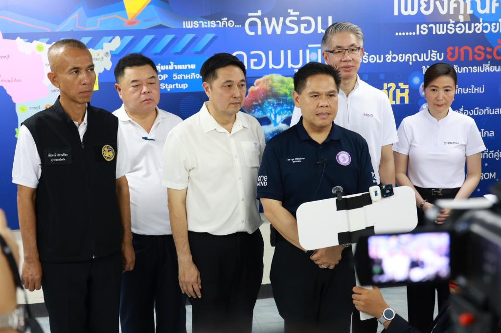 กระทรวงอุตฯ ลุยพื้นที่สุพรรณฯ เดินเกมอุตสาหกรรมไทย หนุนดีพร้อมใช้ DIPROM ITC เปิดทาง SMEs เข้าถึง “เทคโนโลยีเครื่องจักรพัฒนาสินค้า ที่ปรึกษา เงินทุน” พร้อมเปิดตัวโรงงานผลิตต้นแบบ “8 – พร้อม – พัฒน์” ต่อยอดสินค้าไทยสู่ตลาดโลก