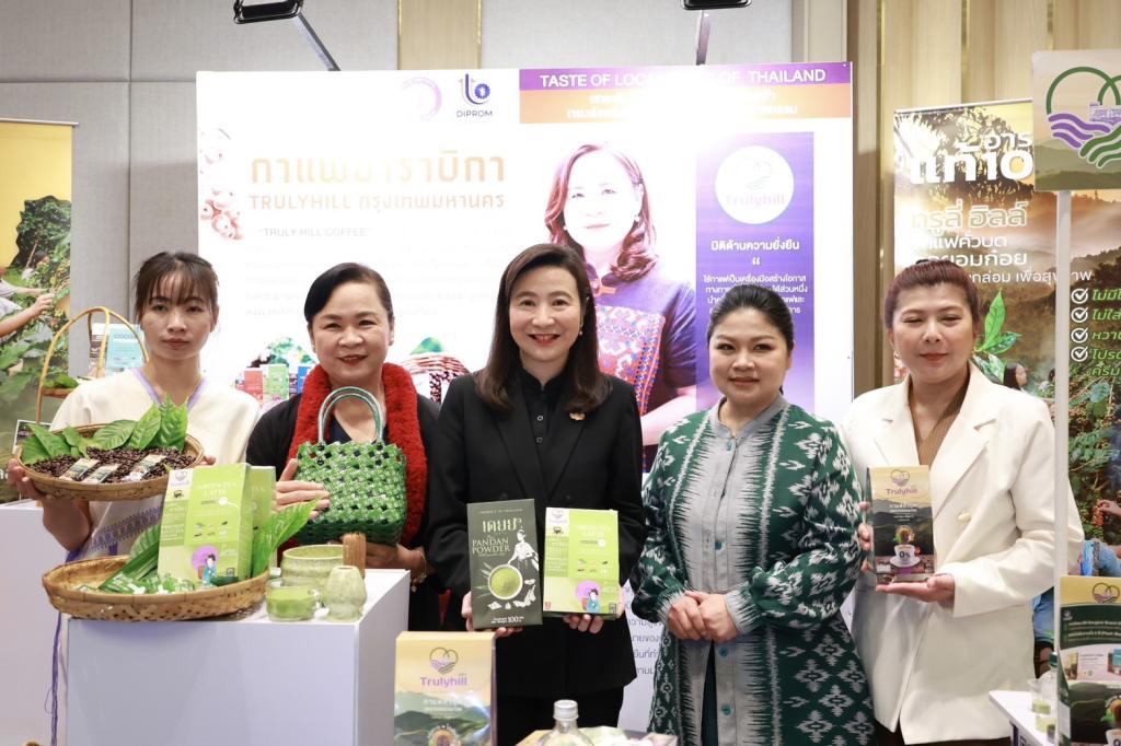 “ครัวดินสู่ฟ้า : ดีพร้อม x ไทยแอร์เอเชีย” เชื่อมครัวชุมชนสู่ประสบการณ์ความอร่อยบนเครื่อง ติดอาวุธผู้ประกอบการ ปลดล็อกมูลค่าอาหาร Local สู่ภาคการบิน พร้อมเสริมโอกาสสู่ตลาดอาหารพรีเมี่ยม