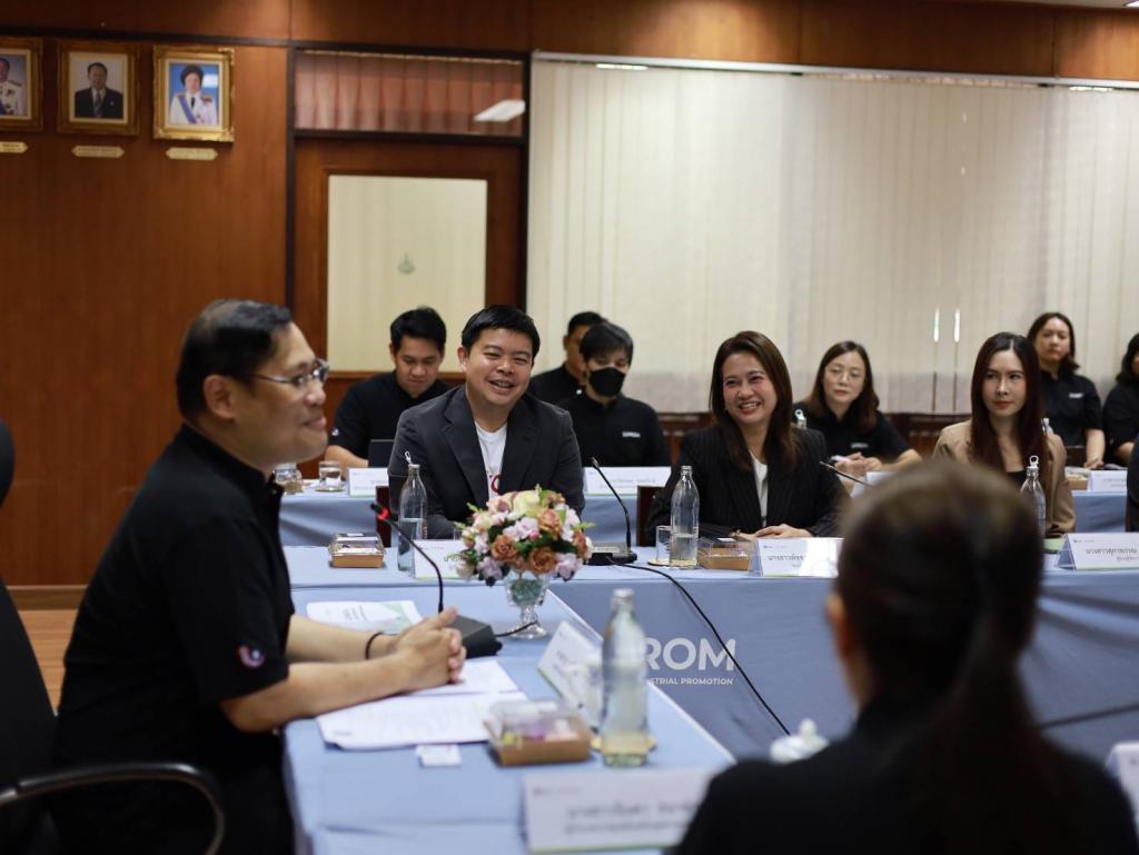 “ดีพร้อม x โตโยต้า” ผนึกกำลังดันโมเดลธุรกิจใหม่ Share Logistics ใช้รถเที่ยวกลับ ลดต้นทุนค่าขนส่ง ช่วยผู้ประกอบการไทย ฝ่าวิกฤตพลังงาน ดันภาคเหนือสู่ต้นแบบโลจิสติกส์ยั่งยืน