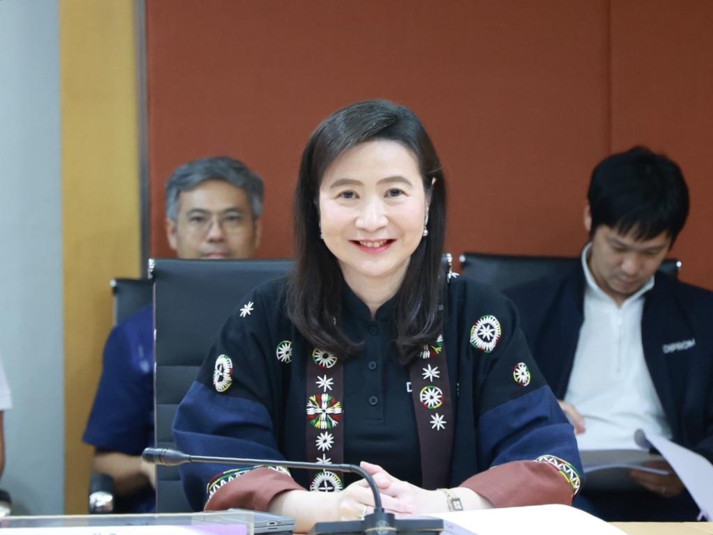 “อธิบดีณัฏฐิญา” ดัน “คนดีพร้อม” ผ่านการตอบรับทุนรัฐบาล ปี68 แล้ว4ราย ได้ไปต่อทั้งทุนศึกษา และทุนอบรม “ปลัดณัฐพล” หนุนทุนรัฐบาลอย่างต่อเนื่อง นำผู้บริหาร ถกทุน ก.พ. ปี 69 “ดีพร้อม” เฮได้จัดสรรอีก 3 ทุนรัฐบาล เตรียมติดสปีดพัฒนาคนดีพร้อมสู่อุตสาหกรรมยุคใหม่