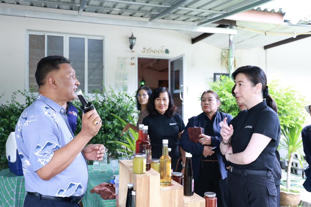 “อธิบดีณัฏฐิญา” นำทีม อก. ตะลุยชุมชนแปรรูปไม้ผลต้นน้ำตาปี ชื่นชมการเพิ่มมูลค่า สร้างรายได้ ให้เศรษฐกิจฐานรากเข้มแข็ง
