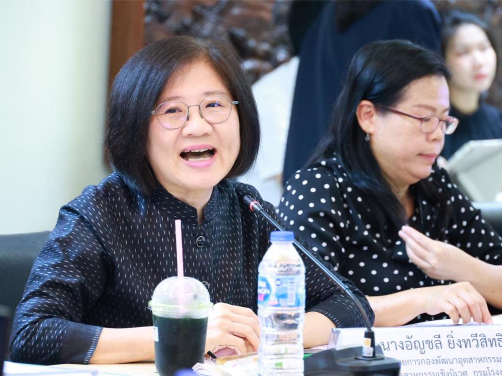 “รองอธิบดีพลาวุธ" นั่งหัวโต๊ะประชุมพิจารณาเกณฑ์คัดเลือก เตรียมแผนรับสมัคร SMEs ดีเด่น 2569 เฟ้นหาสุดยอด SMEs สายครีเอทีฟ สร้างสินค้าไทยที่แตกต่างอย่างมีคุณค่า