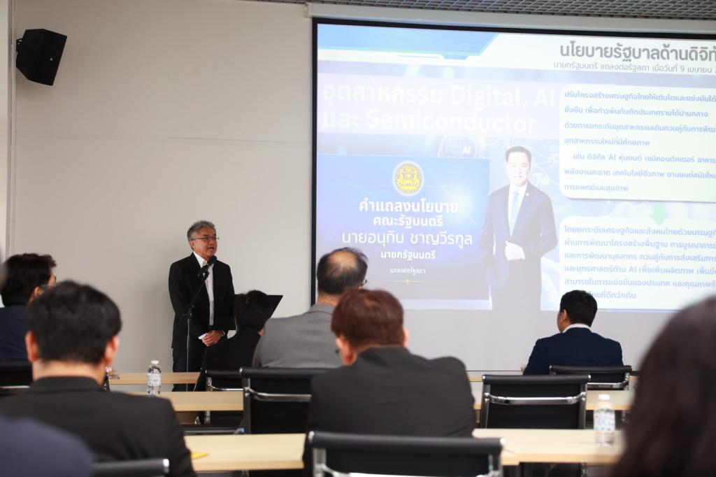 “ดีพร้อม” เดินหน้าหนุนอุตสาหกรรมไทยสู่ Industry 4.0 ดันไทยสู่ฮับหุ่นยนต์และระบบอัตโนมัติอาเซียน    ชี้ลงทุนจีนต้องควบคู่ถ่ายทอดเทคโนโลยี สร้างคนไทยรองรับอุตสาหกรรมศักยภาพ