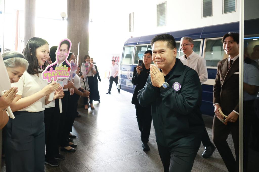 “วราวุธ” เดินเครื่อง ONE MIND สั่ง “ดีพร้อม” ปลุก SMEs–ชุมชนไทย สู่เศรษฐกิจมูลค่าสูง ชู 3 อุตสาหกรรมดาวรุ่ง “ผ้าไทย–เกษตรไบโอ–อาหารไทย” เชื่อมเทคโนโลยี ทุน และตลาด ยกระดับฐานรากเศรษฐกิจไทย
