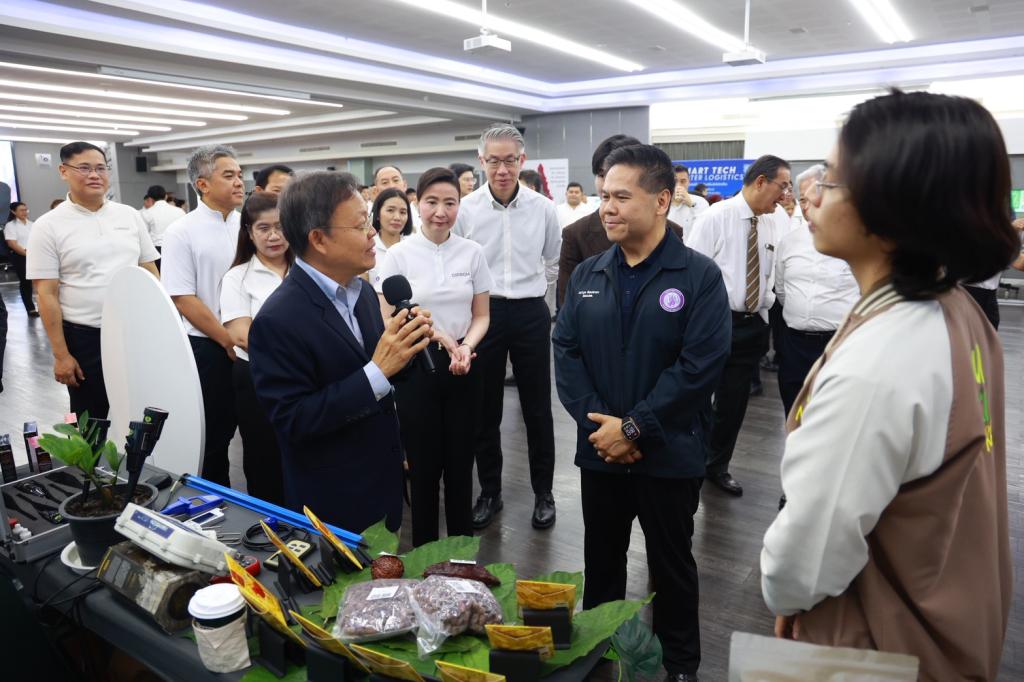“วราวุธ” เดินเครื่อง ONE MIND สั่ง “ดีพร้อม” ปลุก SMEs–ชุมชนไทย สู่เศรษฐกิจมูลค่าสูง ชู 3 อุตสาหกรรมดาวรุ่ง “ผ้าไทย–เกษตรไบโอ–อาหารไทย” เชื่อมเทคโนโลยี ทุน และตลาด ยกระดับฐานรากเศรษฐกิจไทย