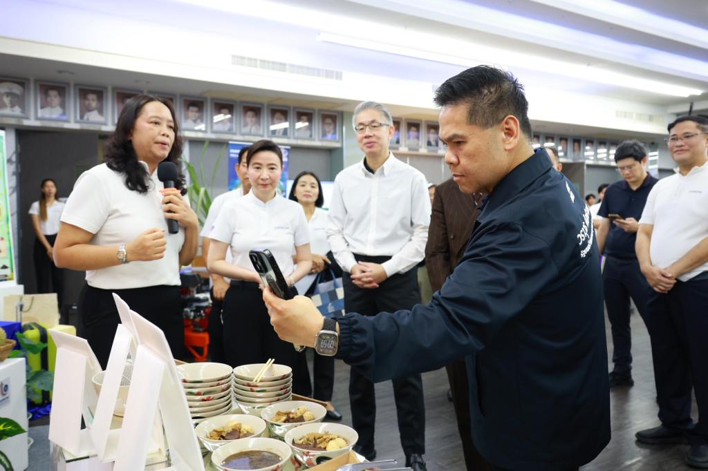 “วราวุธ” เดินเครื่อง ONE MIND สั่ง “ดีพร้อม” ปลุก SMEs–ชุมชนไทย สู่เศรษฐกิจมูลค่าสูง ชู 3 อุตสาหกรรมดาวรุ่ง “ผ้าไทย–เกษตรไบโอ–อาหารไทย” เชื่อมเทคโนโลยี ทุน และตลาด ยกระดับฐานรากเศรษฐกิจไทย