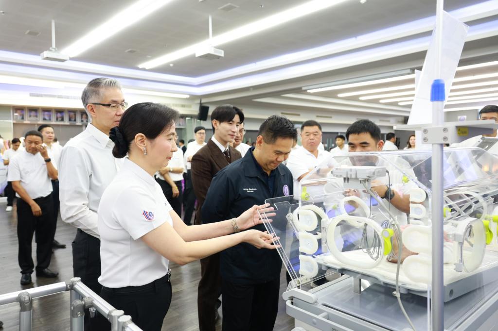 “วราวุธ” เดินเครื่อง ONE MIND สั่ง “ดีพร้อม” ปลุก SMEs–ชุมชนไทย สู่เศรษฐกิจมูลค่าสูง ชู 3 อุตสาหกรรมดาวรุ่ง “ผ้าไทย–เกษตรไบโอ–อาหารไทย” เชื่อมเทคโนโลยี ทุน และตลาด ยกระดับฐานรากเศรษฐกิจไทย
