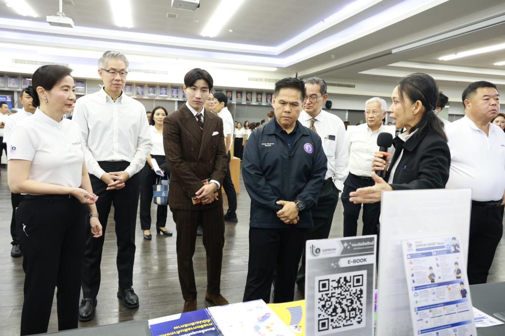 “วราวุธ” เดินเครื่อง ONE MIND สั่ง “ดีพร้อม” ปลุก SMEs–ชุมชนไทย สู่เศรษฐกิจมูลค่าสูง ชู 3 อุตสาหกรรมดาวรุ่ง “ผ้าไทย–เกษตรไบโอ–อาหารไทย” เชื่อมเทคโนโลยี ทุน และตลาด ยกระดับฐานรากเศรษฐกิจไทย