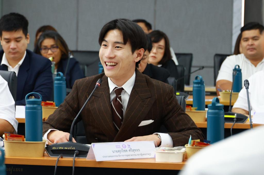 “วราวุธ” เดินเครื่อง ONE MIND สั่ง “ดีพร้อม” ปลุก SMEs–ชุมชนไทย สู่เศรษฐกิจมูลค่าสูง ชู 3 อุตสาหกรรมดาวรุ่ง “ผ้าไทย–เกษตรไบโอ–อาหารไทย” เชื่อมเทคโนโลยี ทุน และตลาด ยกระดับฐานรากเศรษฐกิจไทย