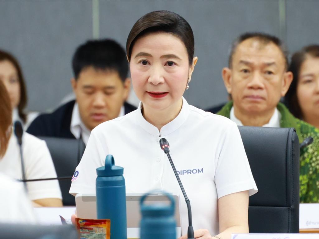 “วราวุธ” เดินเครื่อง ONE MIND สั่ง “ดีพร้อม” ปลุก SMEs–ชุมชนไทย สู่เศรษฐกิจมูลค่าสูง ชู 3 อุตสาหกรรมดาวรุ่ง “ผ้าไทย–เกษตรไบโอ–อาหารไทย” เชื่อมเทคโนโลยี ทุน และตลาด ยกระดับฐานรากเศรษฐกิจไทย