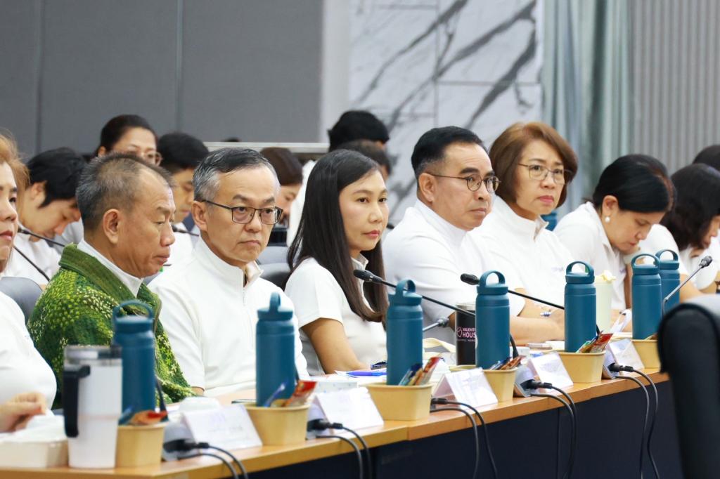 “วราวุธ” เดินเครื่อง ONE MIND สั่ง “ดีพร้อม” ปลุก SMEs–ชุมชนไทย สู่เศรษฐกิจมูลค่าสูง ชู 3 อุตสาหกรรมดาวรุ่ง “ผ้าไทย–เกษตรไบโอ–อาหารไทย” เชื่อมเทคโนโลยี ทุน และตลาด ยกระดับฐานรากเศรษฐกิจไทย
