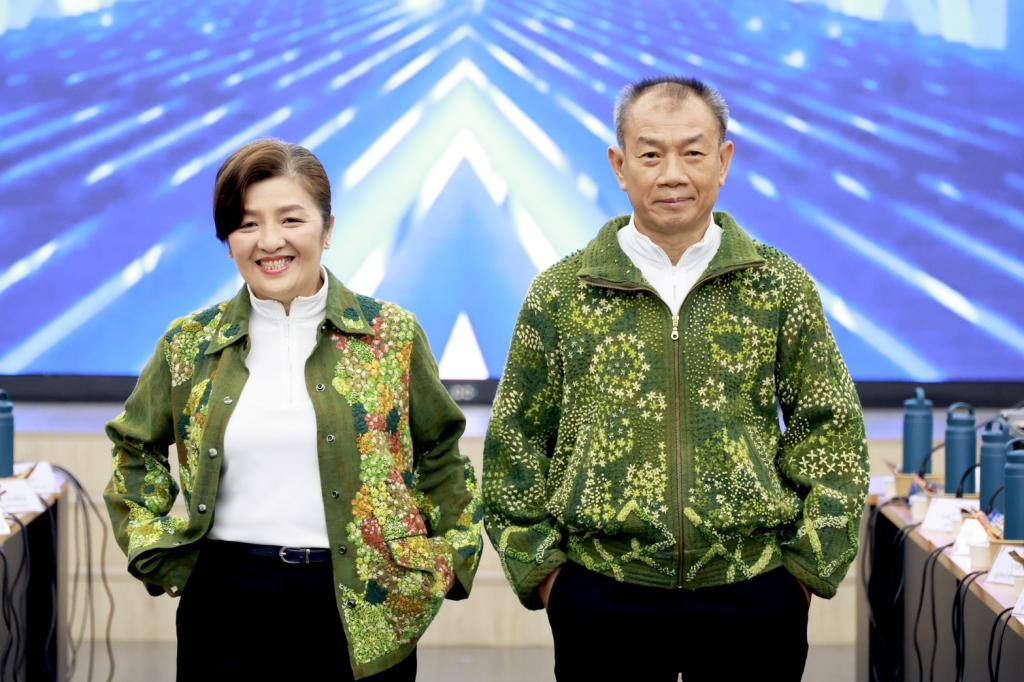 “วราวุธ” เดินเครื่อง ONE MIND สั่ง “ดีพร้อม” ปลุก SMEs–ชุมชนไทย สู่เศรษฐกิจมูลค่าสูง ชู 3 อุตสาหกรรมดาวรุ่ง “ผ้าไทย–เกษตรไบโอ–อาหารไทย” เชื่อมเทคโนโลยี ทุน และตลาด ยกระดับฐานรากเศรษฐกิจไทย