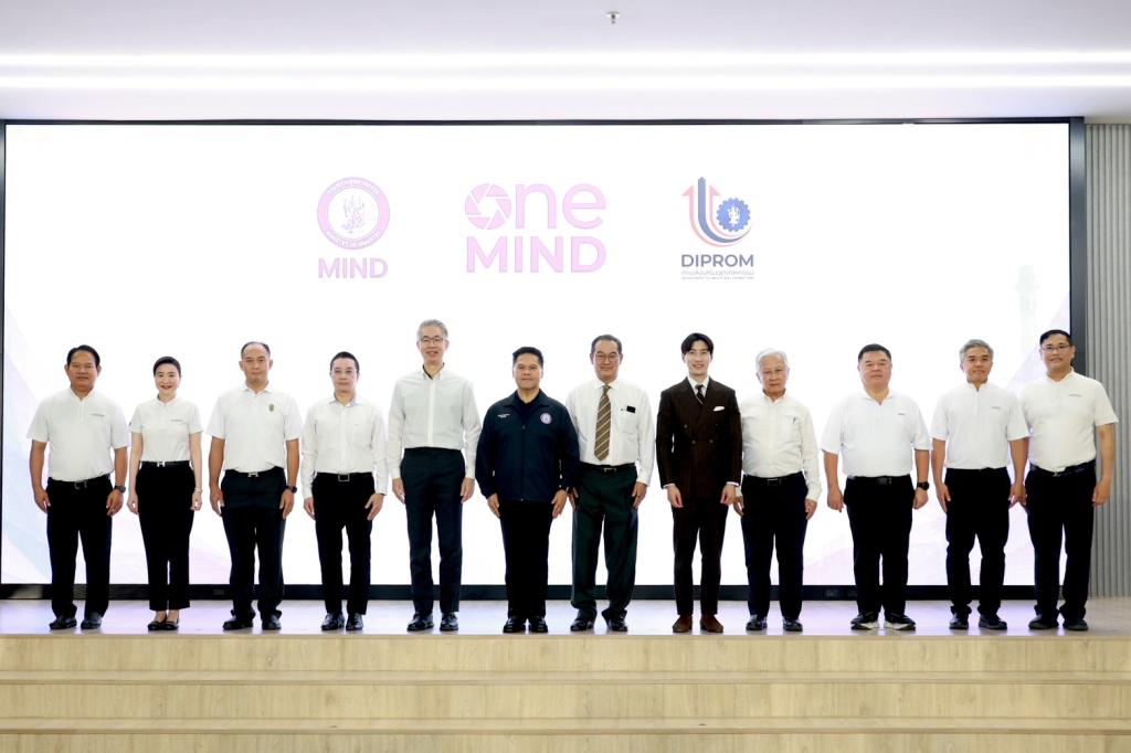 “วราวุธ” เดินเครื่อง ONE MIND สั่ง “ดีพร้อม” ปลุก SMEs–ชุมชนไทย สู่เศรษฐกิจมูลค่าสูง ชู 3 อุตสาหกรรมดาวรุ่ง “ผ้าไทย–เกษตรไบโอ–อาหารไทย” เชื่อมเทคโนโลยี ทุน และตลาด ยกระดับฐานรากเศรษฐกิจไทย