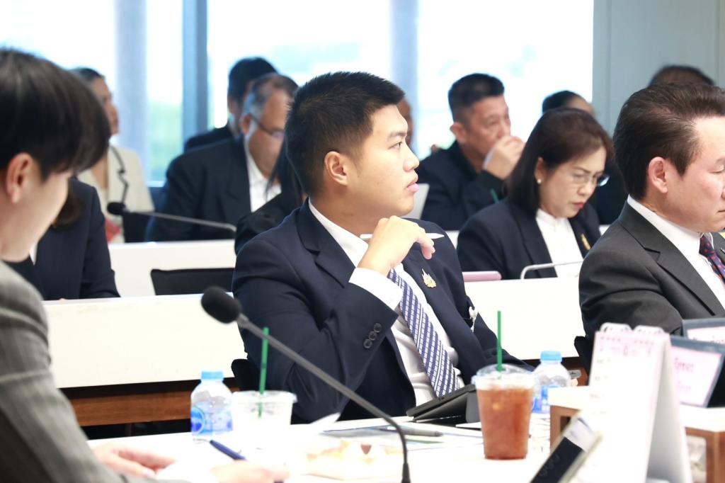 “ดีพร้อม” ร่วมหารือ "กมธ.อุตสาหกรรม" เดินหน้ายกระดับ SMEs ไทย ให้แข็งแรง พร้อมรับมือการเปลี่ยนแปลงและเศรษฐกิจโลกผันผวน