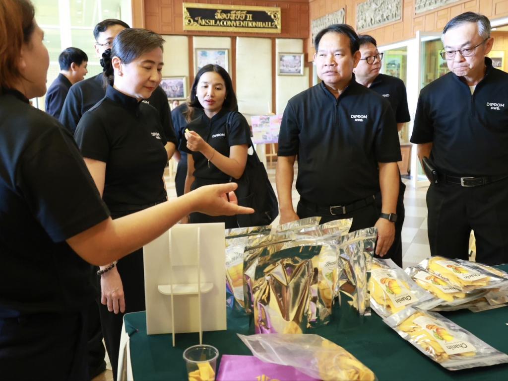 “อธิบดีณัฏฐิญา” โชว์ความสำเร็จ “ดีพร้อม คพอ.” ปั้น CEO มืออาชีพ เชื่อมโอกาสเศรษฐกิจภูมิภาคพร้อมชูผู้นำธุรกิจต้องปรับตัว รับมือโลกที่เปลี่ยนเร็ว