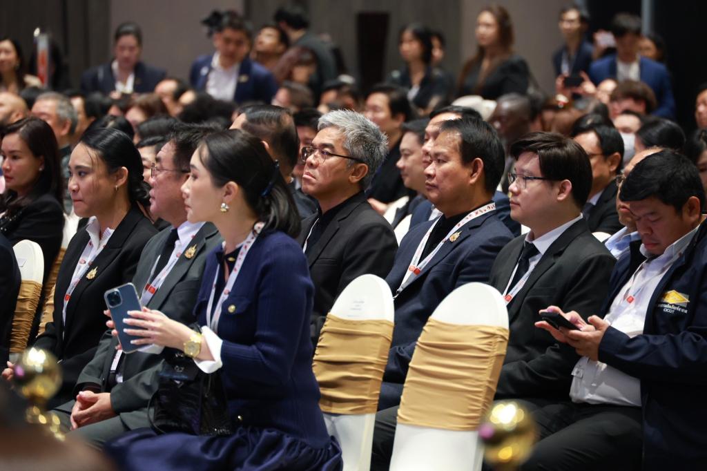 “ปลัดณัฐพล” นำทีม อุตฯ เยี่ยมชมบูธ "ดีพร้อม" ในงาน THAIFEX – ANUGA ASIA 2026 ภายใต้แนวคิด "WHAT'S NEXT IN F&B" เปิดประสบการณ์ สร้างโอกาส เสริมแกร่งธุรกิจและนวัตกรรมอาหาร ยกระดับ ผปก. ไทยสู่ตลาดระดับสากล