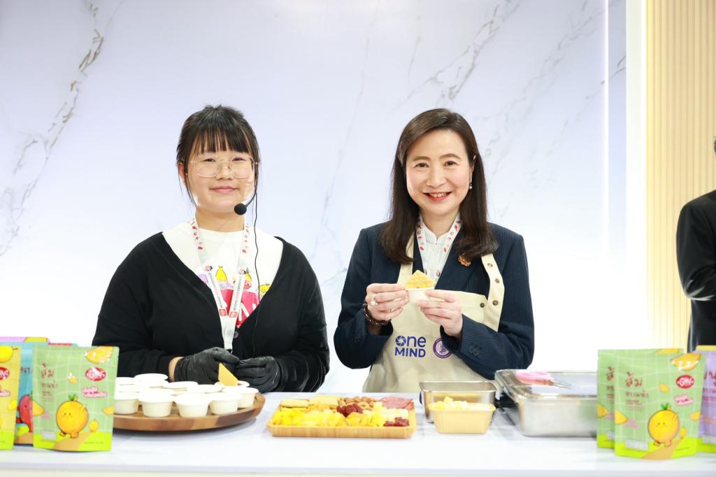 “ปลัดณัฐพล” นำทีม อุตฯ เยี่ยมชมบูธ "ดีพร้อม" ในงาน THAIFEX – ANUGA ASIA 2026 ภายใต้แนวคิด "WHAT'S NEXT IN F&B" เปิดประสบการณ์ สร้างโอกาส เสริมแกร่งธุรกิจและนวัตกรรมอาหาร ยกระดับ ผปก. ไทยสู่ตลาดระดับสากล