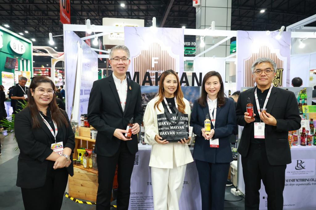 “ปลัดณัฐพล” นำทีม อุตฯ เยี่ยมชมบูธ "ดีพร้อม" ในงาน THAIFEX – ANUGA ASIA 2026 ภายใต้แนวคิด "WHAT'S NEXT IN F&B" เปิดประสบการณ์ สร้างโอกาส เสริมแกร่งธุรกิจและนวัตกรรมอาหาร ยกระดับ ผปก. ไทยสู่ตลาดระดับสากล