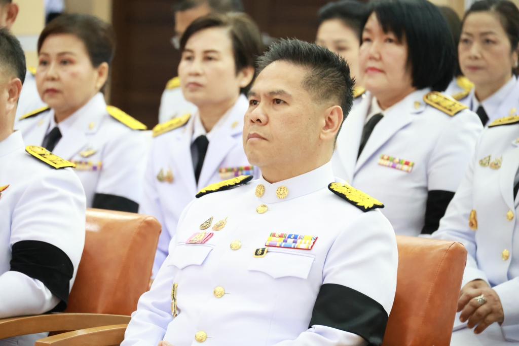 กระทรวงอุตสาหกรรม จัดพิธีรับพระราชทานเครื่องราชอิสริยาภรณ์ เบื้องหน้าพระบรมฉายาลักษณ์พระบาทสมเด็จพระเจ้าอยู่หัว