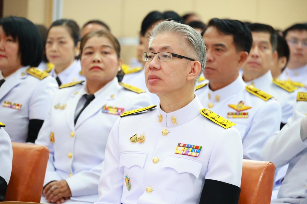 กระทรวงอุตสาหกรรม จัดพิธีรับพระราชทานเครื่องราชอิสริยาภรณ์ เบื้องหน้าพระบรมฉายาลักษณ์พระบาทสมเด็จพระเจ้าอยู่หัว