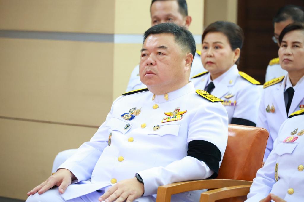 กระทรวงอุตสาหกรรม จัดพิธีรับพระราชทานเครื่องราชอิสริยาภรณ์ เบื้องหน้าพระบรมฉายาลักษณ์พระบาทสมเด็จพระเจ้าอยู่หัว