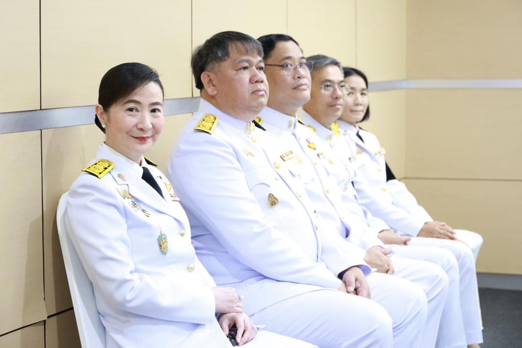 กระทรวงอุตสาหกรรม จัดพิธีรับพระราชทานเครื่องราชอิสริยาภรณ์ เบื้องหน้าพระบรมฉายาลักษณ์พระบาทสมเด็จพระเจ้าอยู่หัว