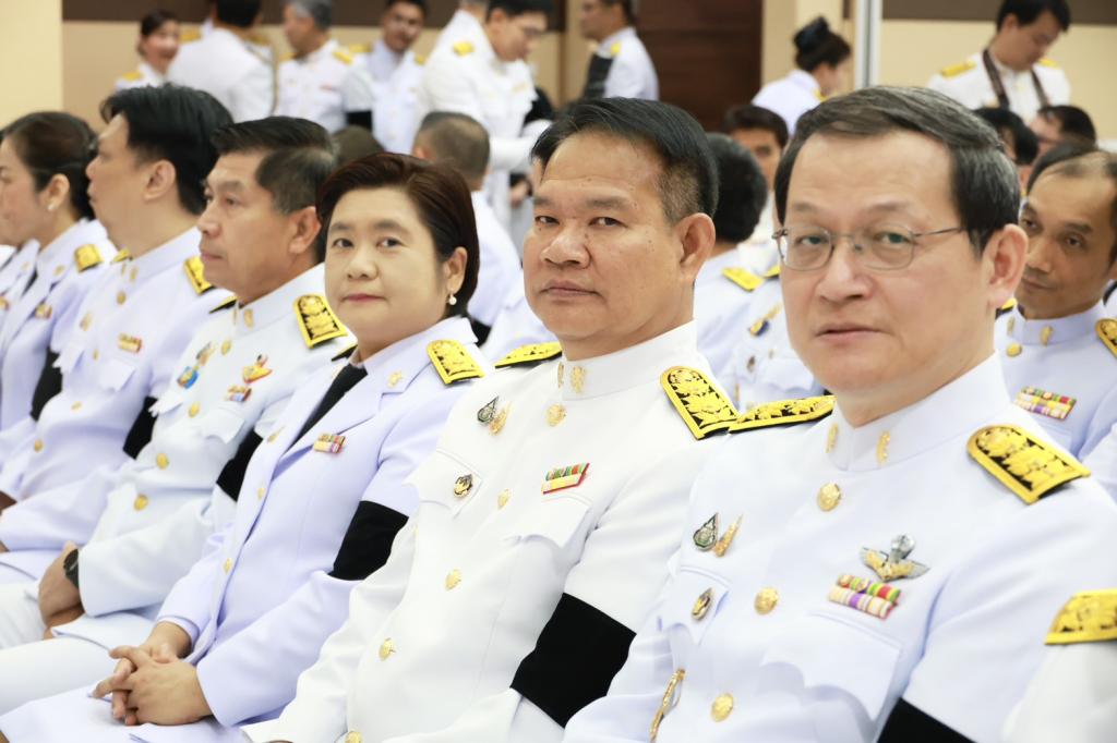 กระทรวงอุตสาหกรรม จัดพิธีรับพระราชทานเครื่องราชอิสริยาภรณ์ เบื้องหน้าพระบรมฉายาลักษณ์พระบาทสมเด็จพระเจ้าอยู่หัว