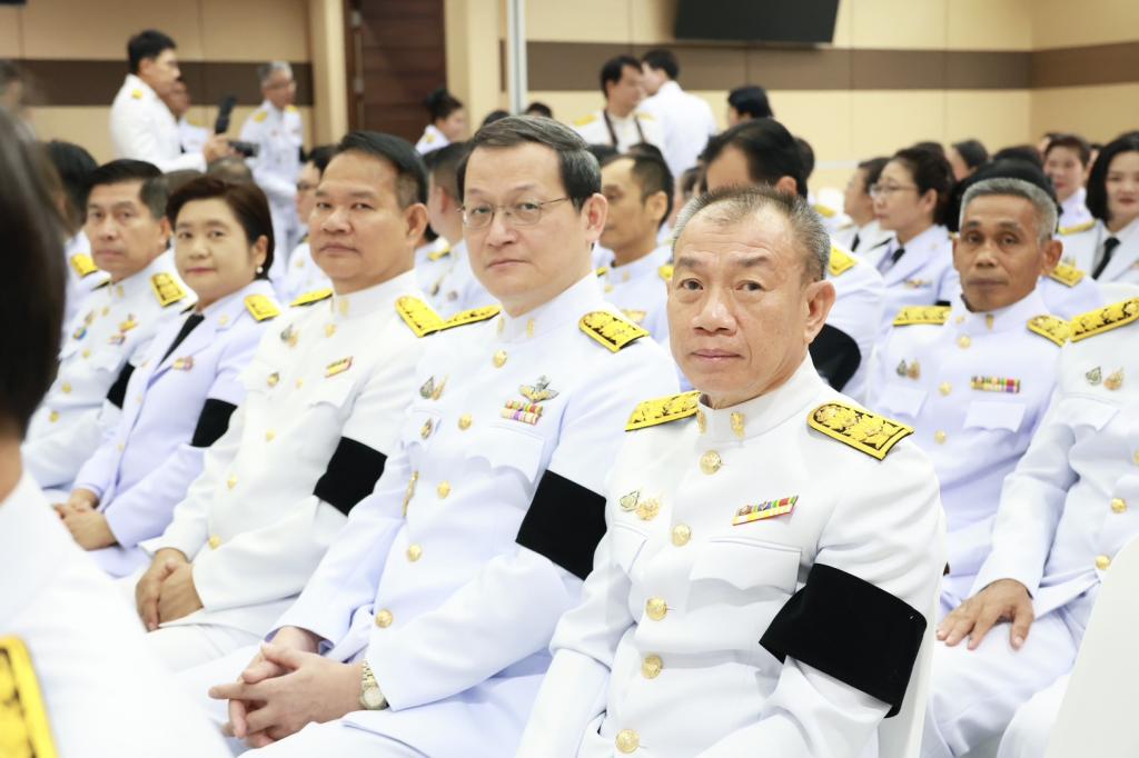 กระทรวงอุตสาหกรรม จัดพิธีรับพระราชทานเครื่องราชอิสริยาภรณ์ เบื้องหน้าพระบรมฉายาลักษณ์พระบาทสมเด็จพระเจ้าอยู่หัว