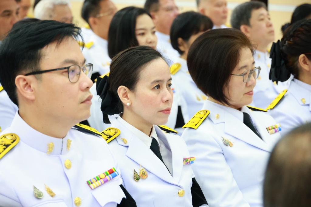 กระทรวงอุตสาหกรรม จัดพิธีรับพระราชทานเครื่องราชอิสริยาภรณ์ เบื้องหน้าพระบรมฉายาลักษณ์พระบาทสมเด็จพระเจ้าอยู่หัว