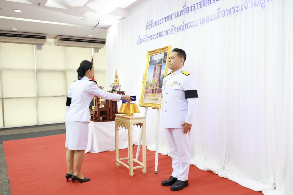 กระทรวงอุตสาหกรรม จัดพิธีรับพระราชทานเครื่องราชอิสริยาภรณ์ เบื้องหน้าพระบรมฉายาลักษณ์พระบาทสมเด็จพระเจ้าอยู่หัว