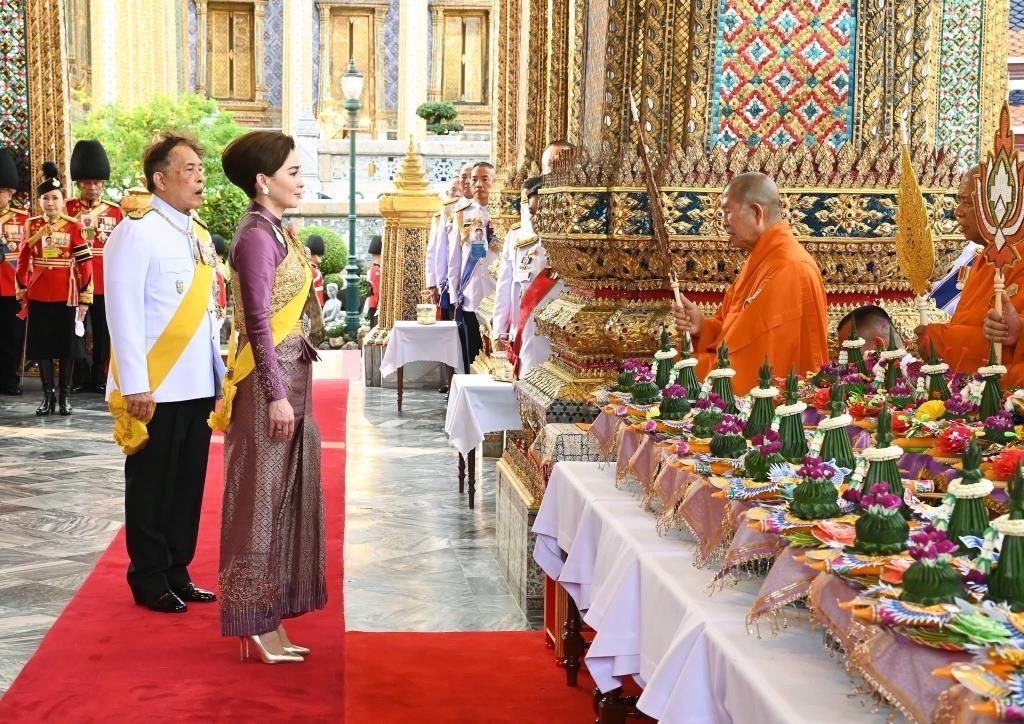 อธิบดีณัฏฐิญา เฝ้ารับเสด็จ ในหลวง - พระราชินี เสด็จ ฯ พระราชพิธีมหามงคลเฉลิมพระชนมพรรษา 4 รอบ สมเด็จพระนางเจ้า ฯ พระบรมราชินี 3 มิถุนายน 2569