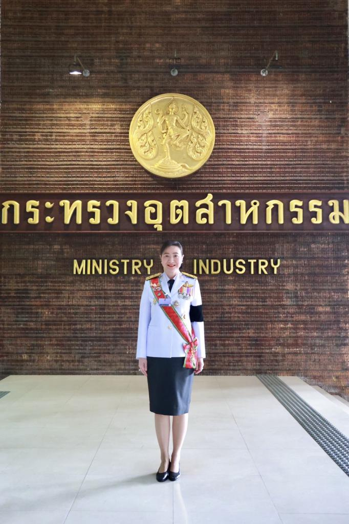 อธิบดีณัฏฐิญา เฝ้ารับเสด็จ ในหลวง - พระราชินี เสด็จ ฯ พระราชพิธีมหามงคลเฉลิมพระชนมพรรษา 4 รอบ สมเด็จพระนางเจ้า ฯ พระบรมราชินี 3 มิถุนายน 2569