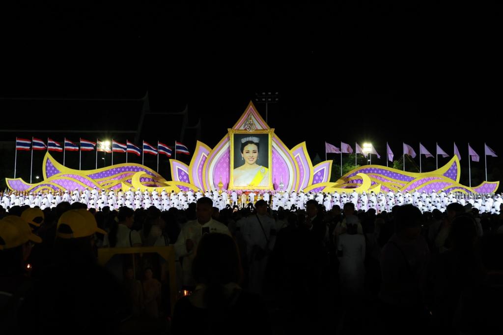 "รองอธิบดีพลาวุธ" เข้าร่วมพิธีจุดเทียนถวายพระพรชัยมงคล