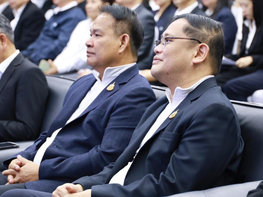 กระทรวงอุตฯ เดินเกมรุก “ONE MIND” สั่งการ “ดีพร้อม” ผนึก “สสว.” คิกออฟ ‘Rebuild SMEs’ เร่งฟื้นฟูและเสริมแกร่ง พร้อมยกระดับศักยภาพ SMEs ไทย กว่า 800 กิจการ สู่เศรษฐกิจยุคใหม่ คาดสร้างมูลค่าเศรษฐกิจกว่า 840 ล้านบาท