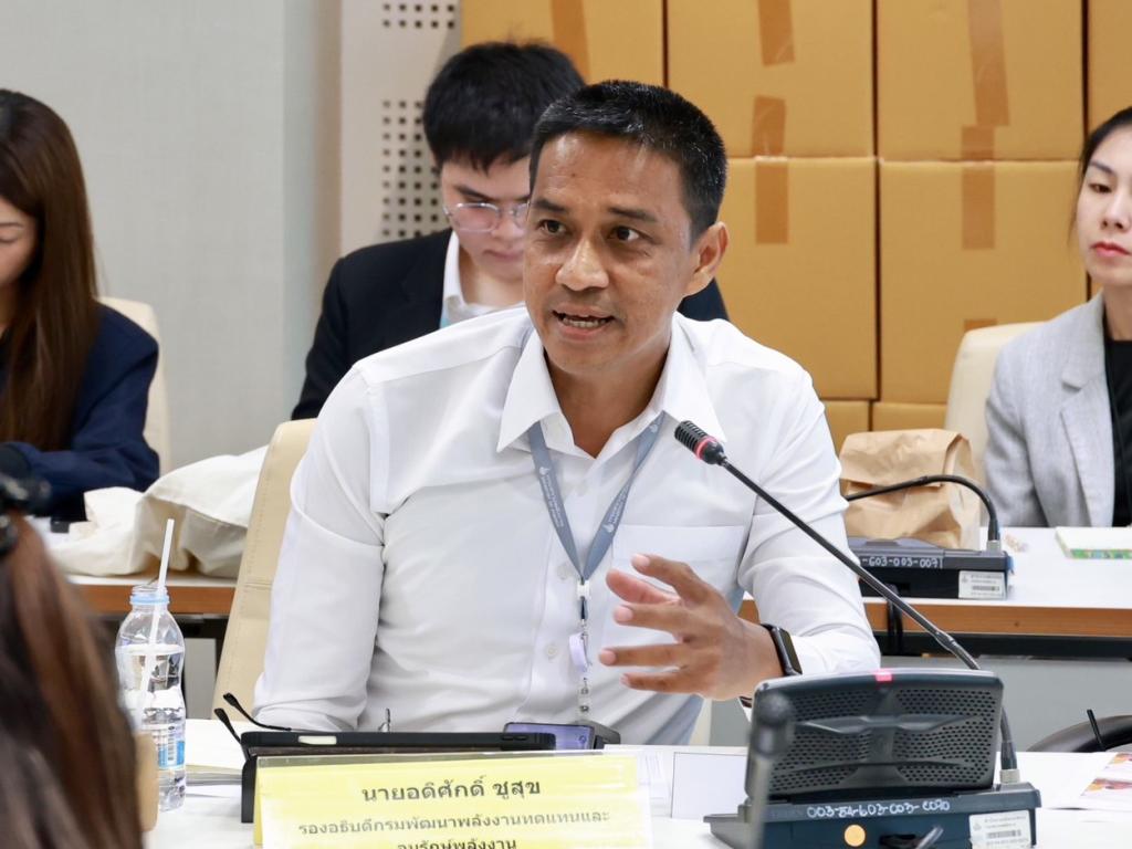 “รองอธิบดีพลาวุธ” นำทีมดีพร้อม หารือร่วม กรมธุรกิจพลังงาน ทบทวนสัดส่วนผสมไบโอดีเซล B100 ดันกลไกการทำงานภาครัฐเพิ่มประสิทธิภาพการผลิต ลดต้นทุน ยกระดับคุณภาพวัตถุดิบ พร้อมรับอนาคตพลังงานใหม่