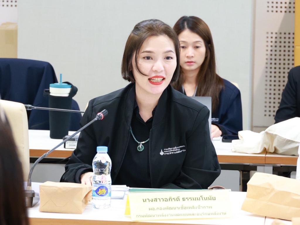 “รองอธิบดีพลาวุธ” นำทีมดีพร้อม หารือร่วม กรมธุรกิจพลังงาน ทบทวนสัดส่วนผสมไบโอดีเซล B100 ดันกลไกการทำงานภาครัฐเพิ่มประสิทธิภาพการผลิต ลดต้นทุน ยกระดับคุณภาพวัตถุดิบ พร้อมรับอนาคตพลังงานใหม่