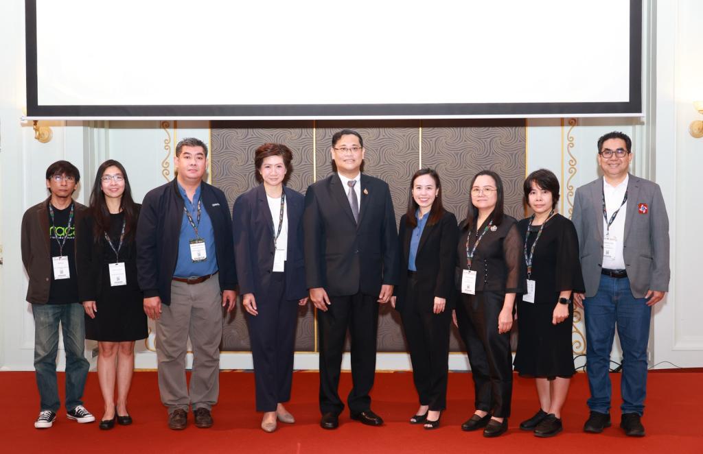 “ดีพร้อม” หนุน SMEs ไทย สร้างแต้มต่อใหม่ผ่านบรรจุภัณฑ์รักษ์โลก รับเทรนด์เศรษฐกิจ BCG พร้อมเฟ้นหานักออกแบบรุ่นใหม่ “Green Pack Challenge 2026” “ปลุก” แพคเกจจิ้งดีไซน์ล้ำ “ปรับ” สินค้าไทยใช้วัสดุรักษ์โลก