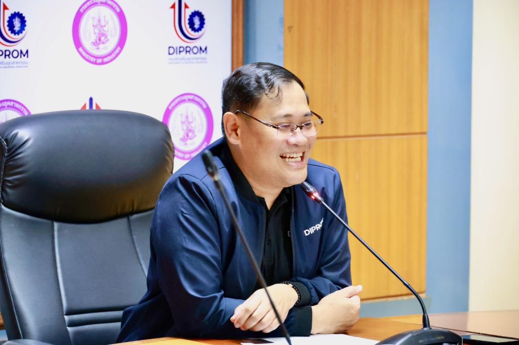 “รองพลาวุธ” ประชุมหน่วยงานสังกัดดีพร้อม เดินหน้าปรับแผนงบปี 70 พร้อมกำชับ ทบทวนโครงการตามแนวทางของสำนักงบประมาณ