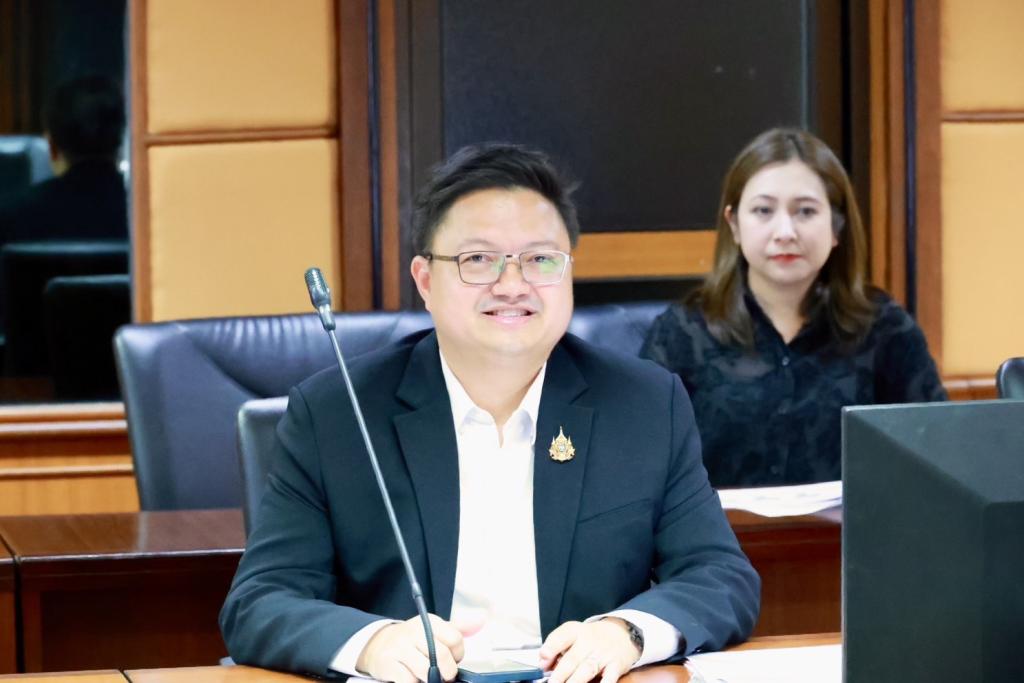 “รองพลาวุธ” ประชุมหน่วยงานสังกัดดีพร้อม เดินหน้าปรับแผนงบปี 70 พร้อมกำชับ ทบทวนโครงการตามแนวทางของสำนักงบประมาณ