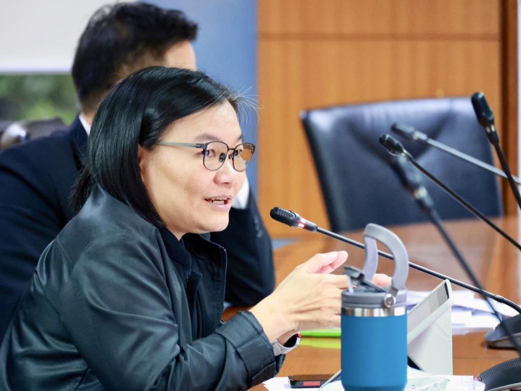 “รองพลาวุธ” ประชุมหน่วยงานสังกัดดีพร้อม เดินหน้าปรับแผนงบปี 70 พร้อมกำชับ ทบทวนโครงการตามแนวทางของสำนักงบประมาณ