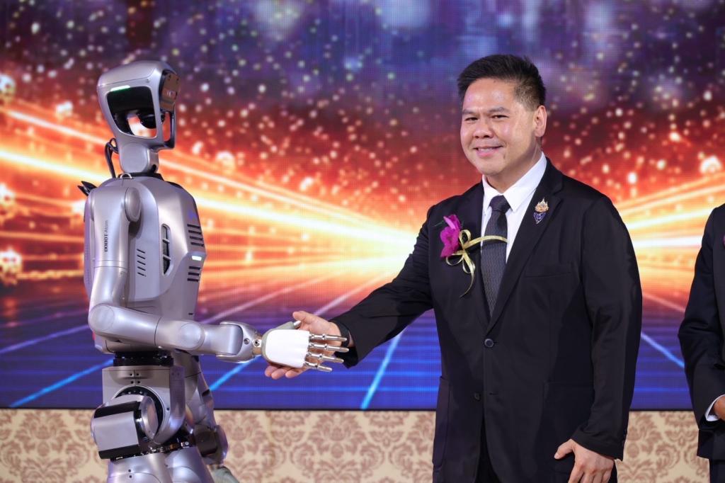 “วราวุธ” ปลุกพลัง SME ไทย งาน 45 ปี ดีพร้อม คพอ. ชู 3 นโยบายหลัก “เพิ่มความรู้-สร้างมาตรฐาน-เปิดทางสู่แหล่งทุน” สู้กติกาโลกใหม่
